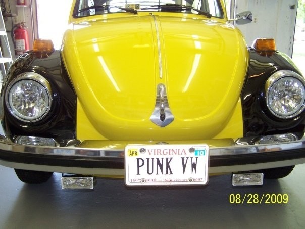 Volkswagen-Super-Beetle-1974-Compact-9