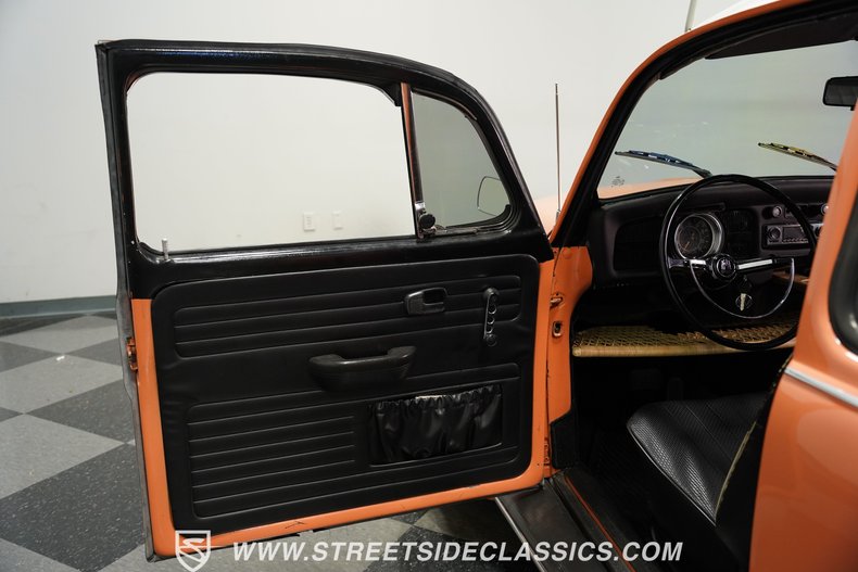 Volkswagen-Super-beetle-1971-Peach-Black-43