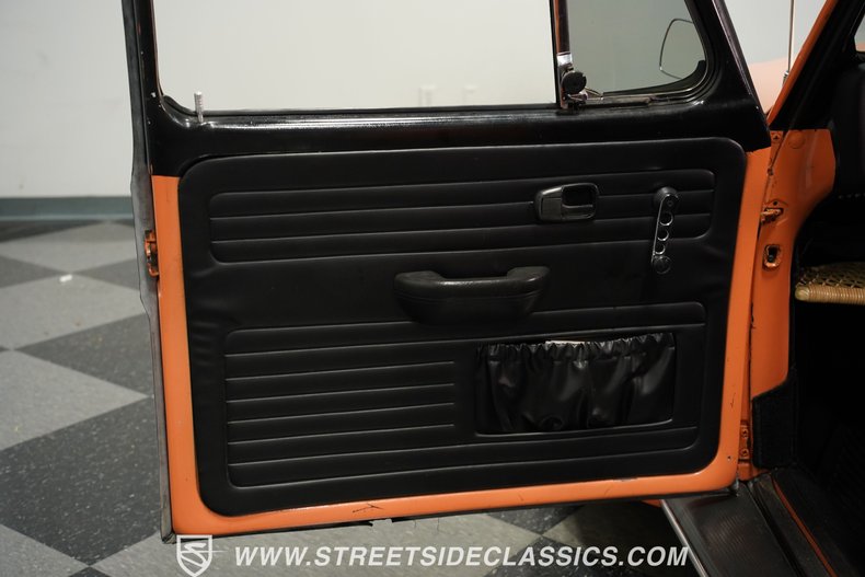 Volkswagen-Super-beetle-1971-Peach-Black-44