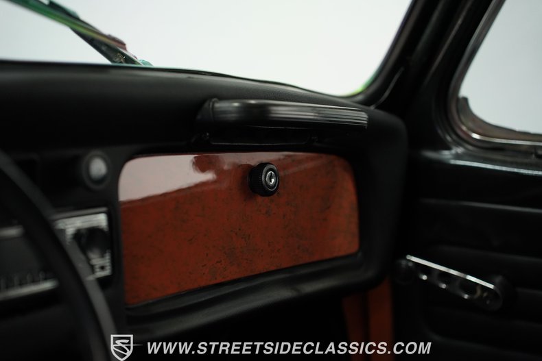 Volkswagen-Super-beetle-1971-Peach-Black-5
