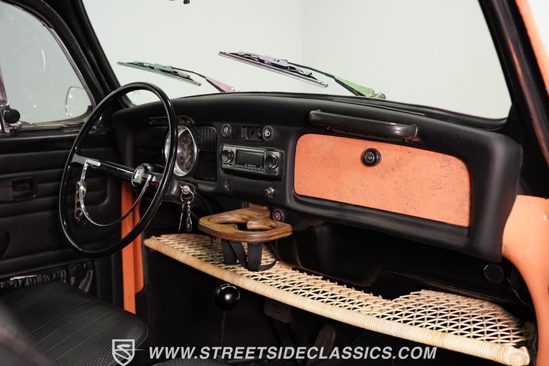 Volkswagen-Super-beetle-1971-Peach-Black-8