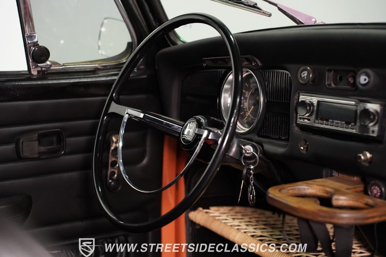Volkswagen-Super-beetle-1971-Peach-Black-9