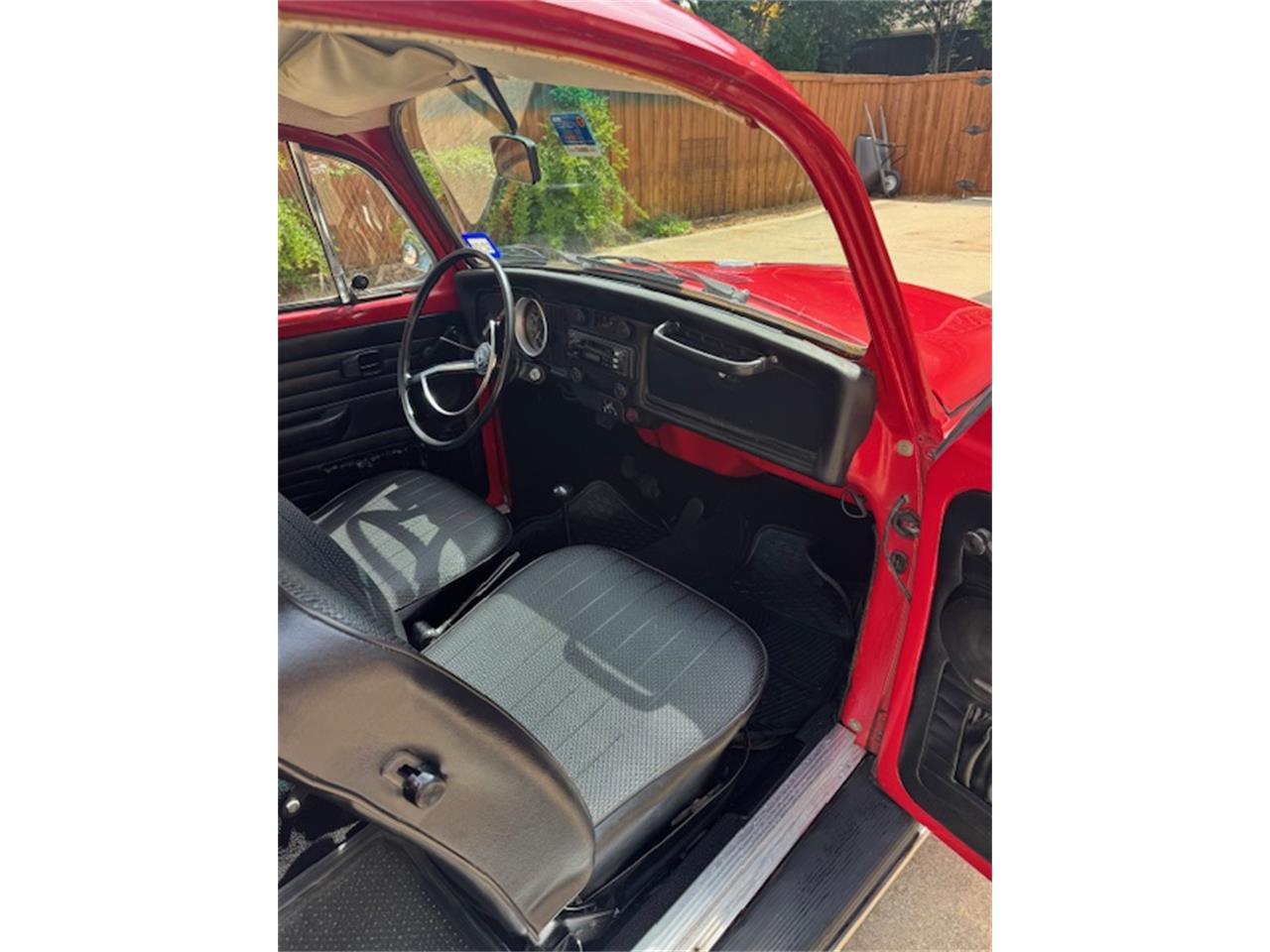 Volkswagen-Super-beetle-1973-red-blac-11