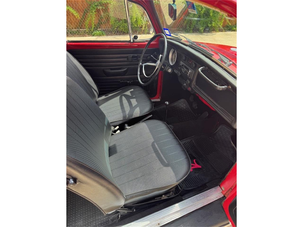 Volkswagen-Super-beetle-1973-red-blac-14