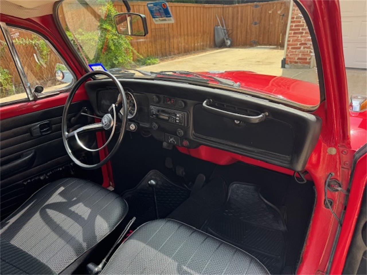 Volkswagen-Super-beetle-1973-red-blac-15