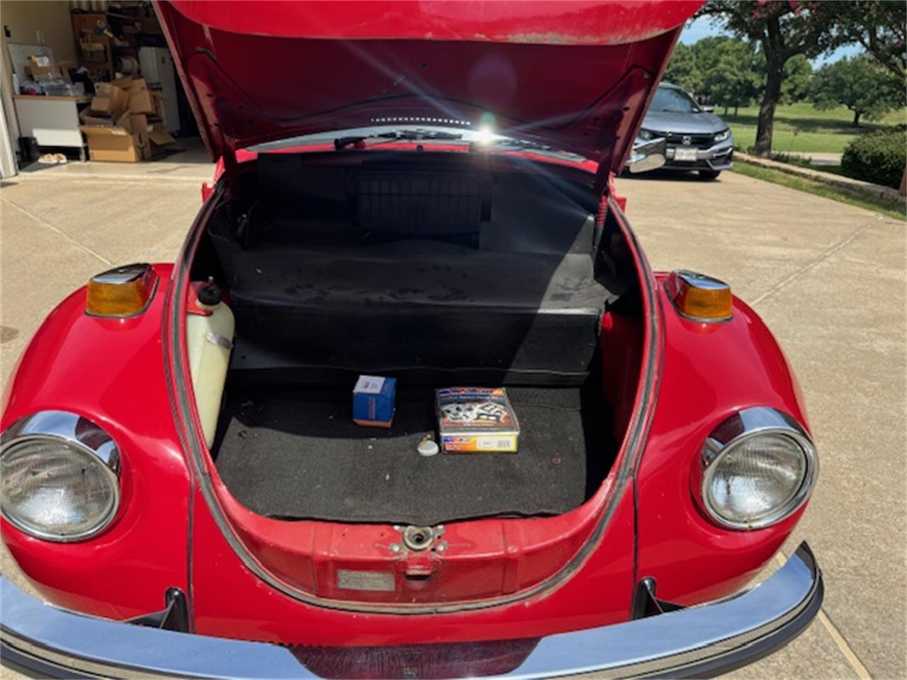 Volkswagen-Super-beetle-1973-red-blac-17