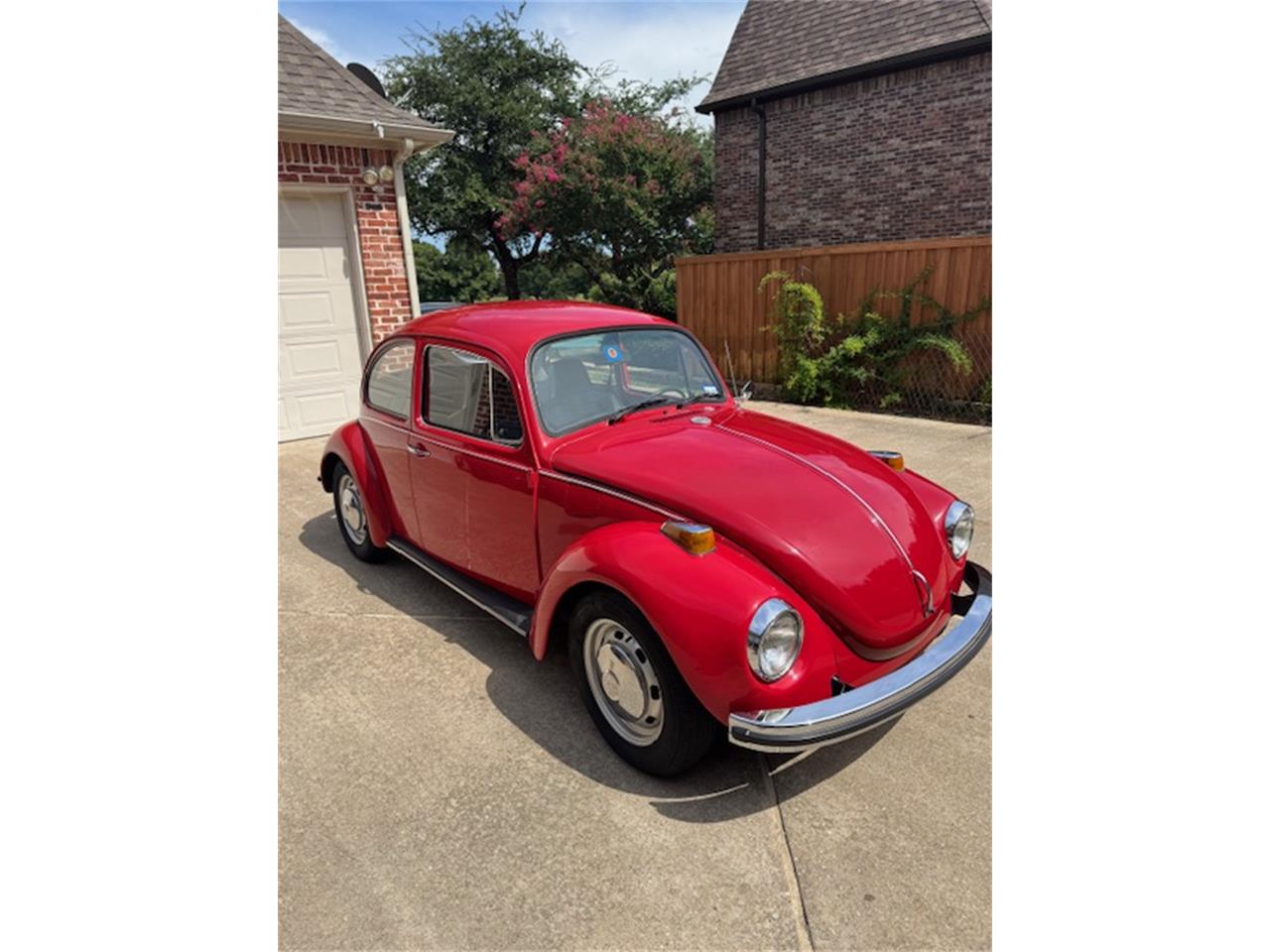 Volkswagen-Super-beetle-1973-red-blac-2