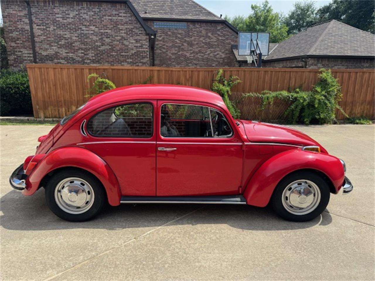 Volkswagen-Super-beetle-1973-red-blac-3