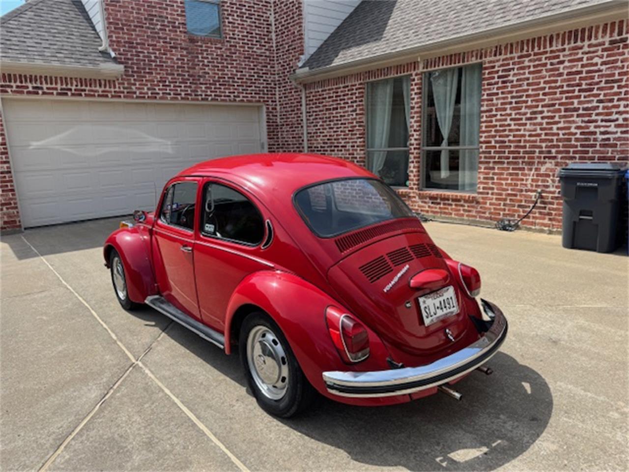Volkswagen-Super-beetle-1973-red-blac-6