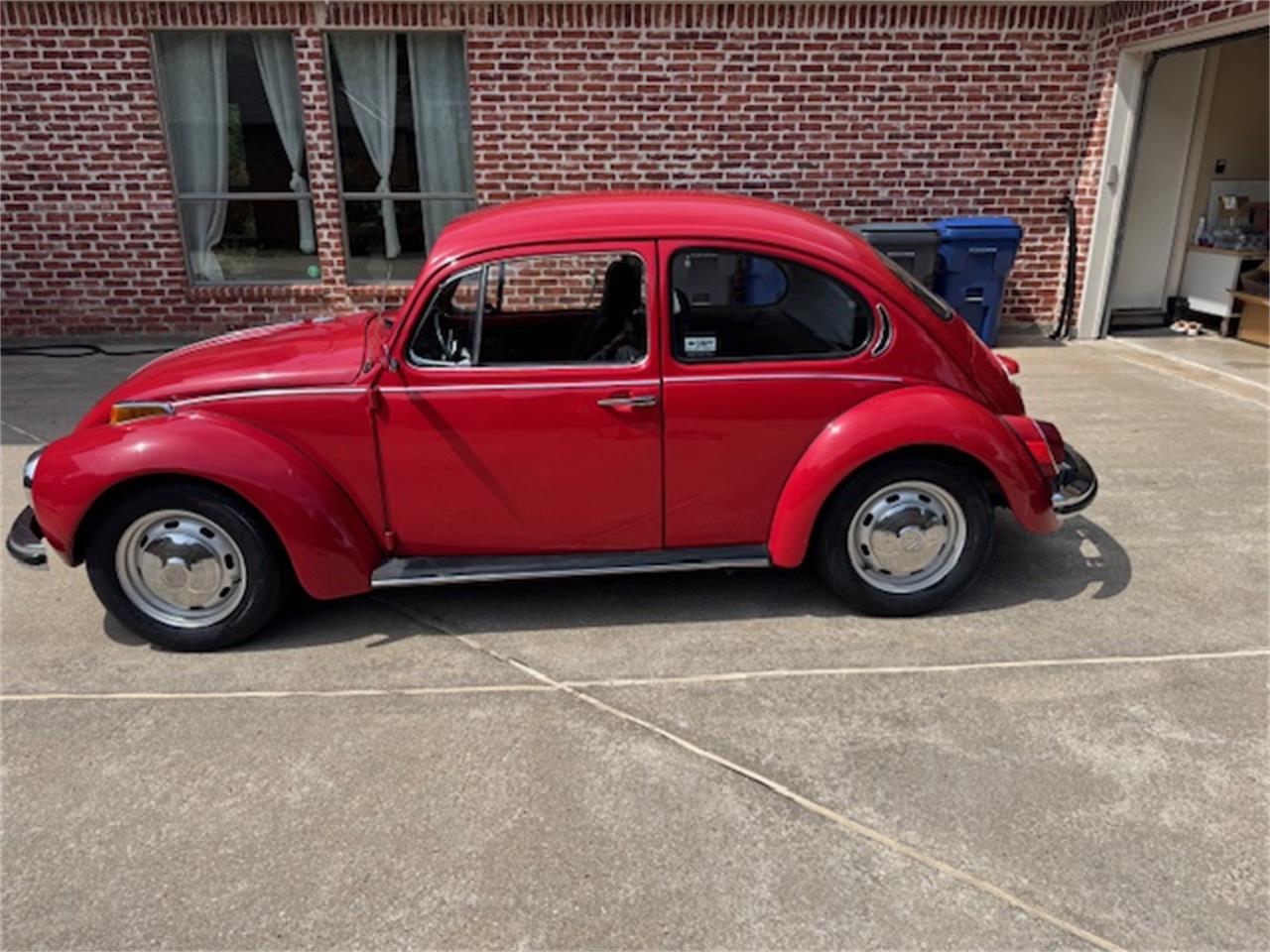 Volkswagen-Super-beetle-1973-red-blac