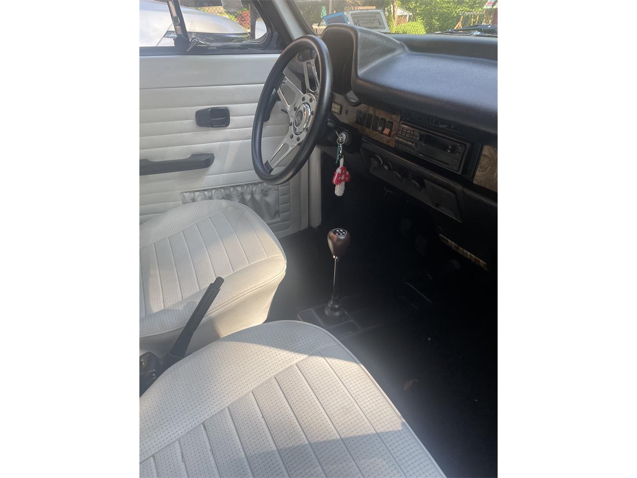 Volkswagen-Super-beetle-1979-peal-white-white-1