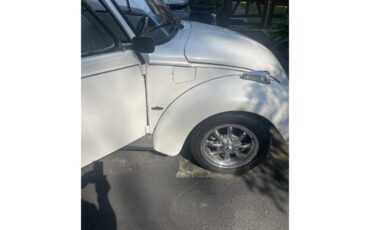 Volkswagen-Super-beetle-1979-peal-white-white-10