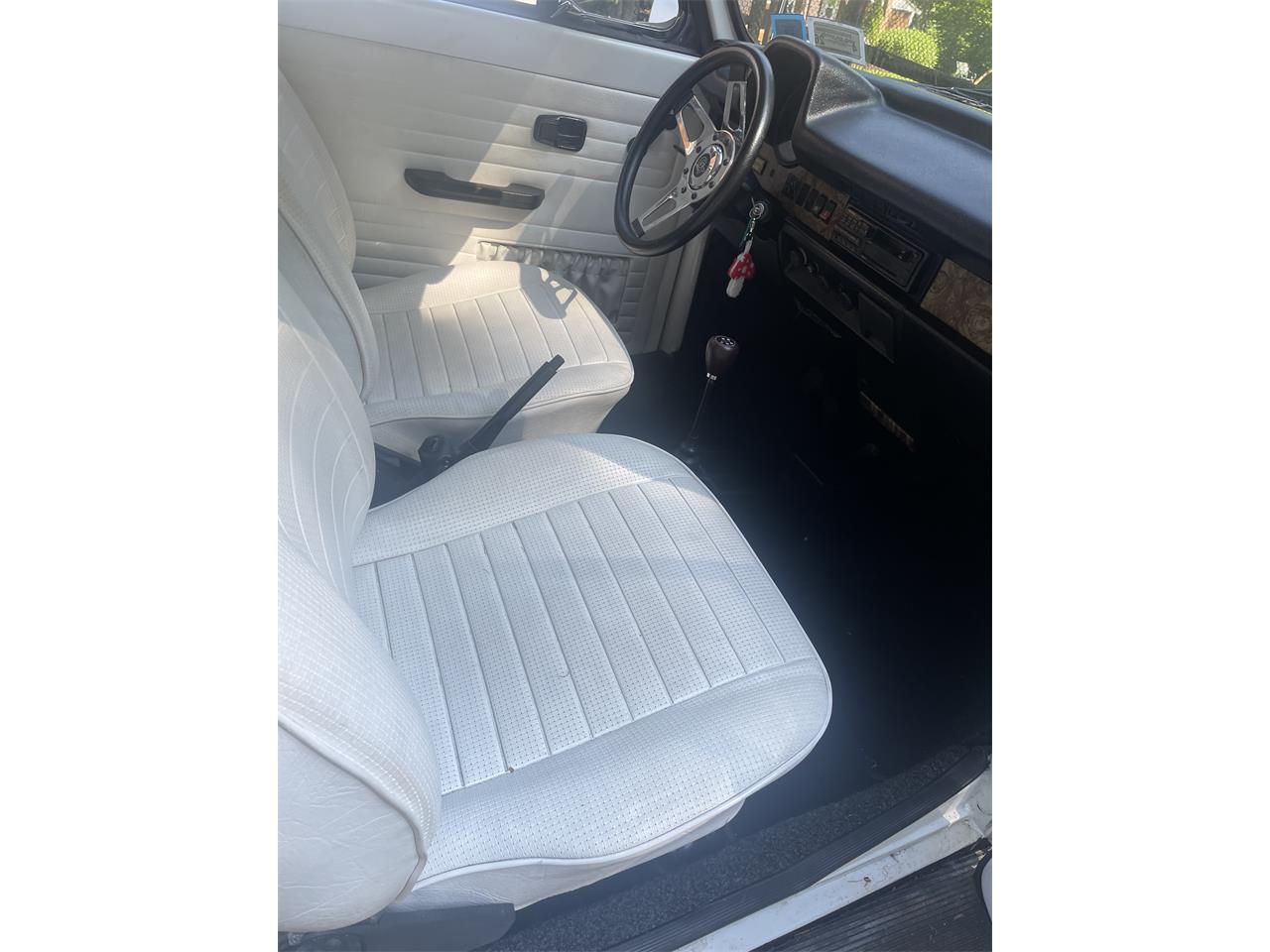 Volkswagen-Super-beetle-1979-peal-white-white-11