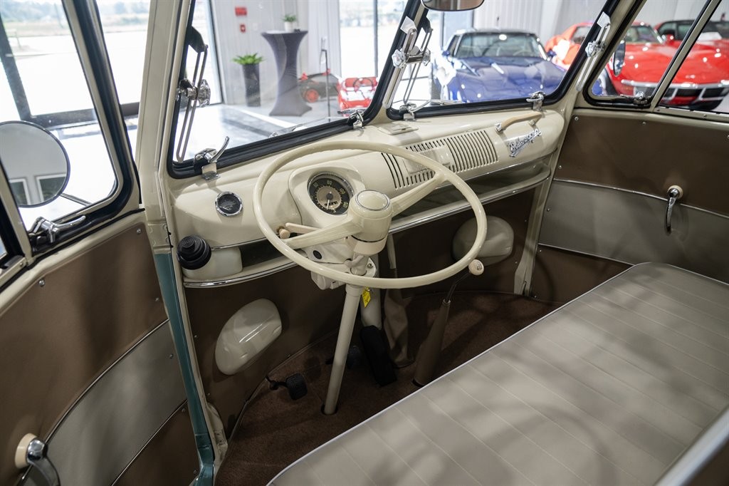 Volkswagen-T1-BUS-1974-Van-33