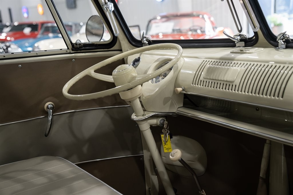 Volkswagen-T1-BUS-1974-Van-39