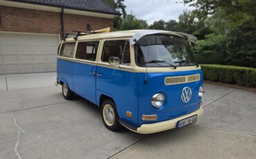 Volkswagen-Type-2-1971-Blue-Brown-2