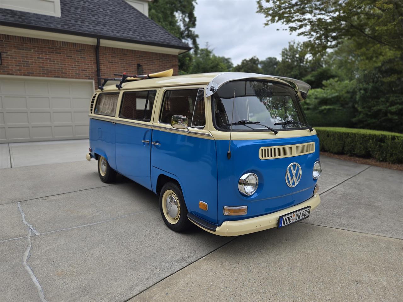 Volkswagen-Type-2-1971-Blue-Brown-2