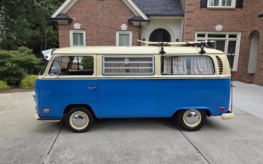 Volkswagen-Type-2-1971-Blue-Brown-9