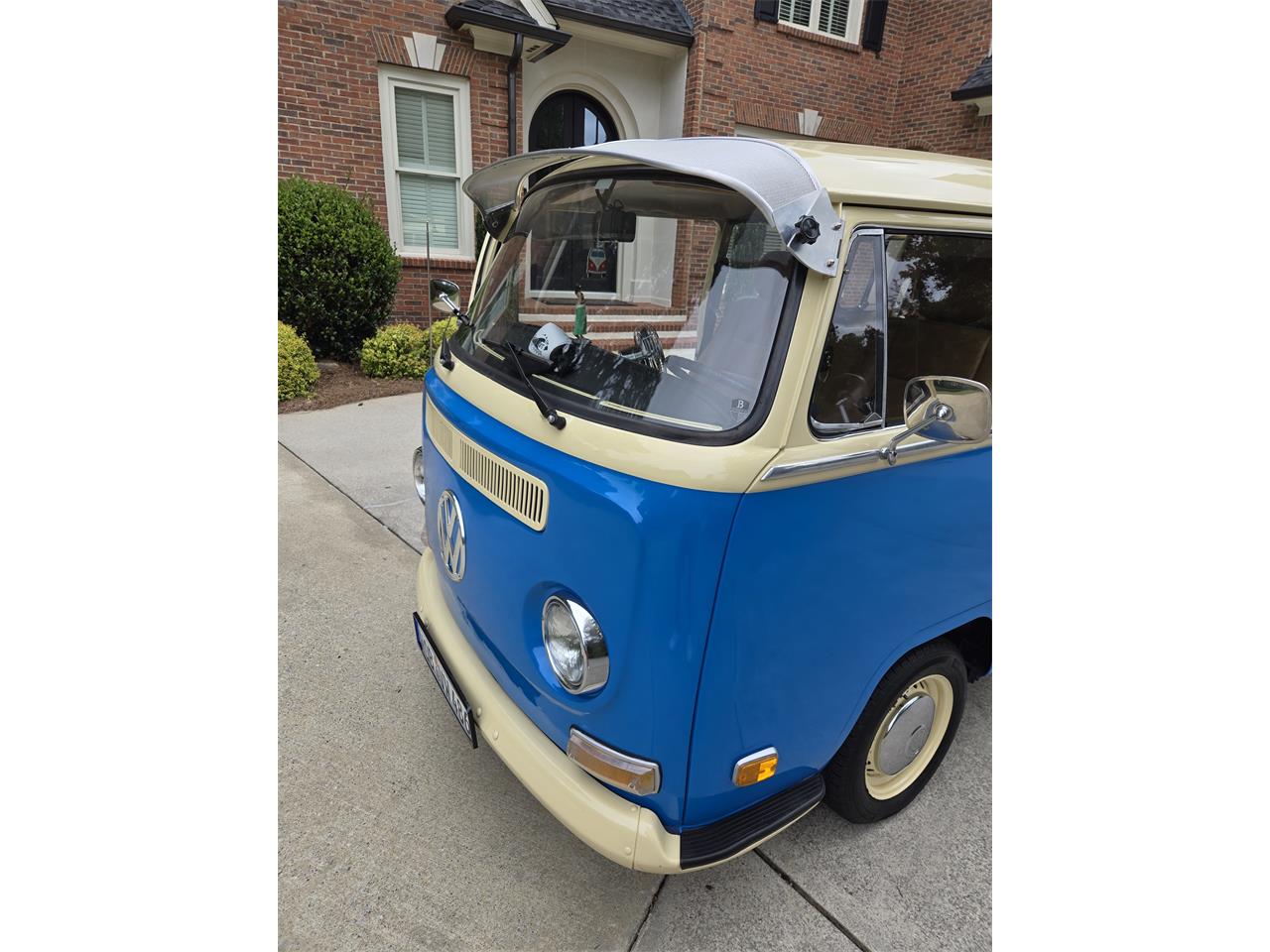 Volkswagen-Type-2-1971-Blue-Brown