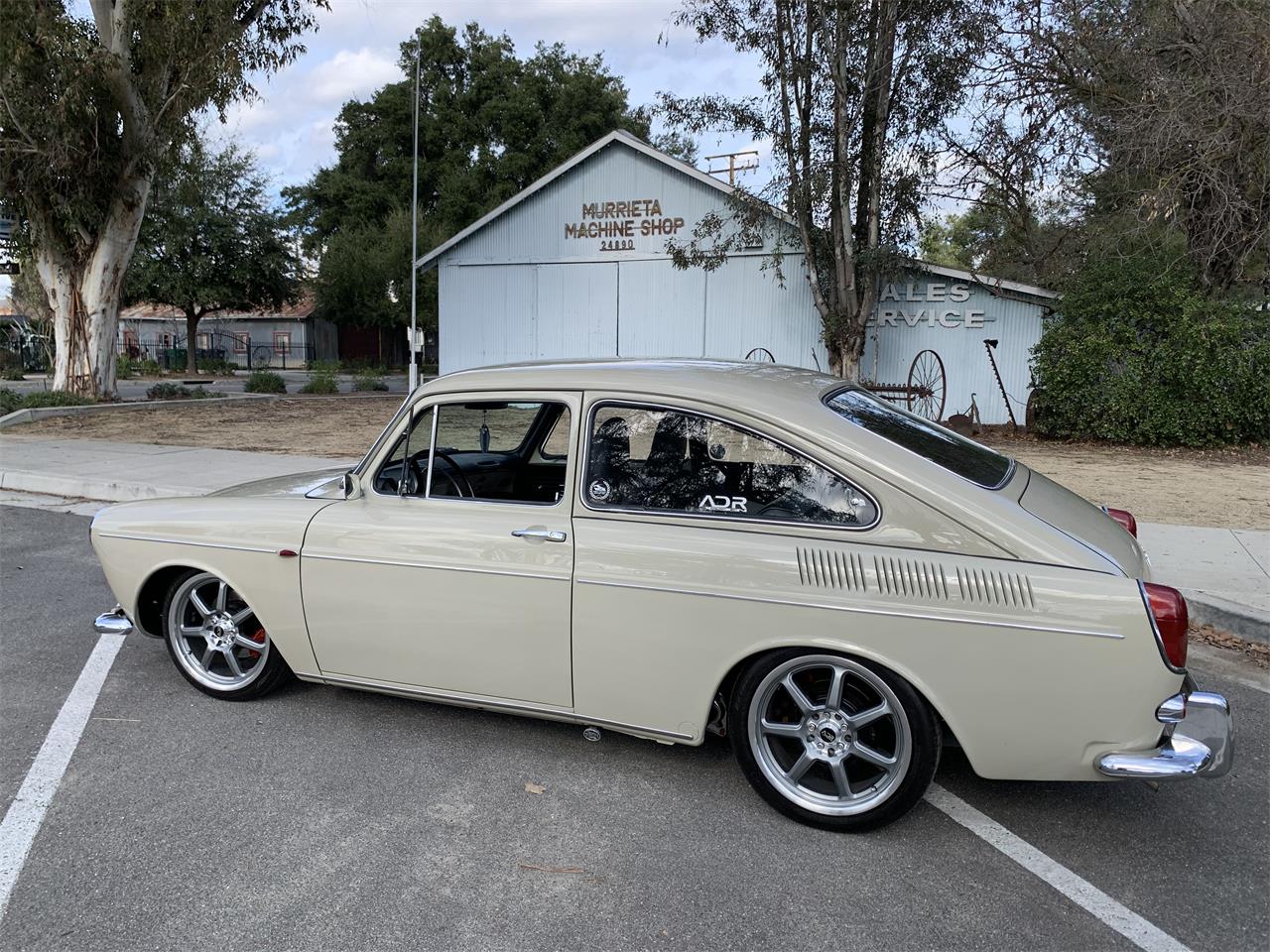 Volkswagen-Type-3-1969-Savannah-Beige-Black-1