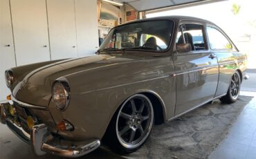 Volkswagen-Type-3-1969-Savannah-Beige-Black-11