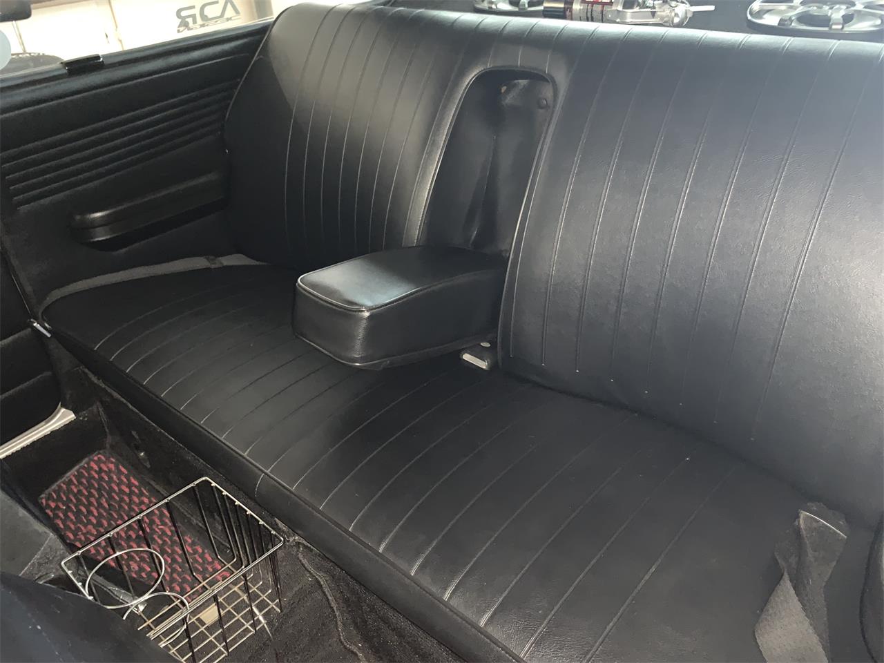 Volkswagen-Type-3-1969-Savannah-Beige-Black-12