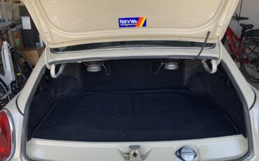 Volkswagen-Type-3-1969-Savannah-Beige-Black-8