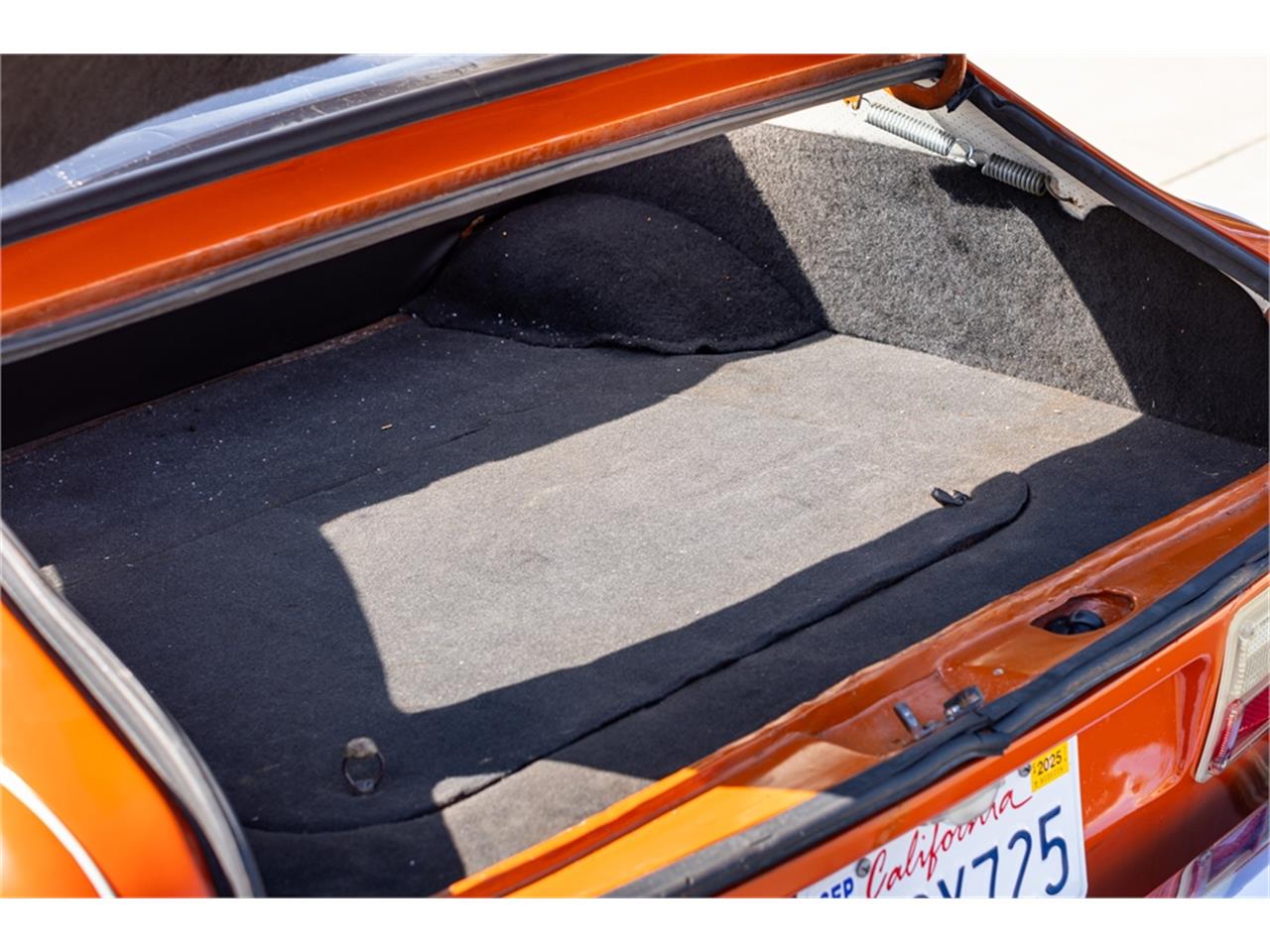 Volkswagen-Type-3-1974-Orange-Gray-75