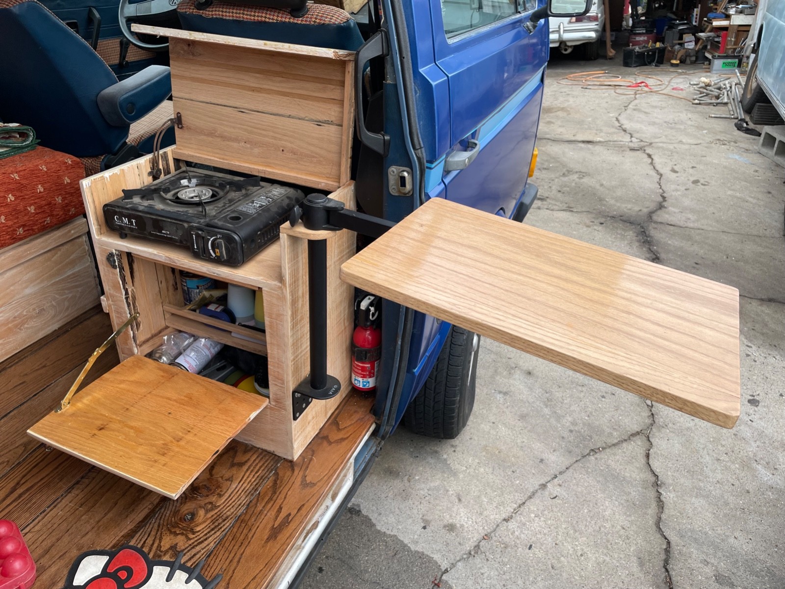 Volkswagen-Vanagon-1984-Standard-Passenger-Van-11