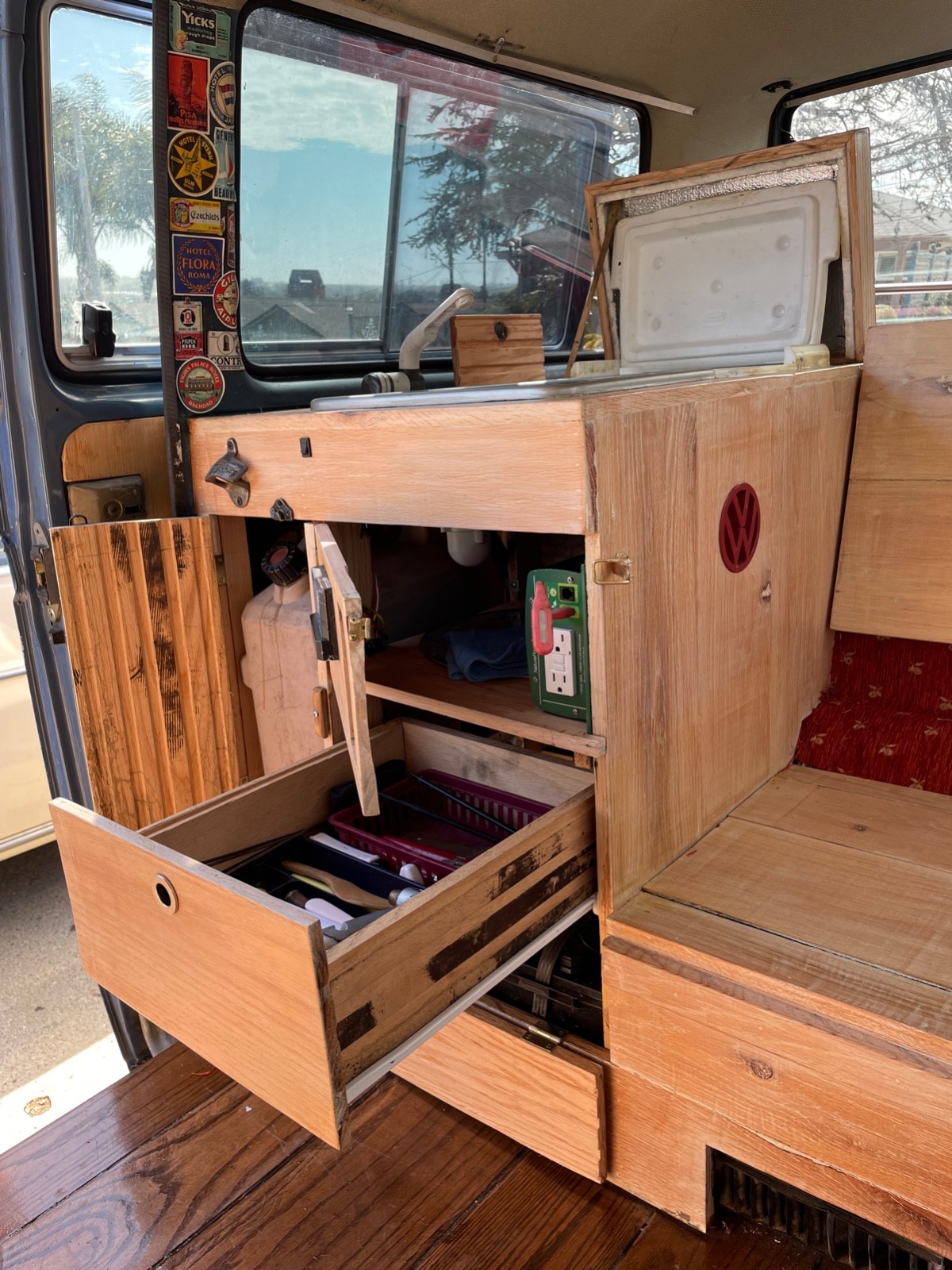 Volkswagen-Vanagon-1984-Standard-Passenger-Van-14