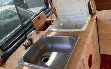 Volkswagen-Vanagon-1984-Standard-Passenger-Van-15