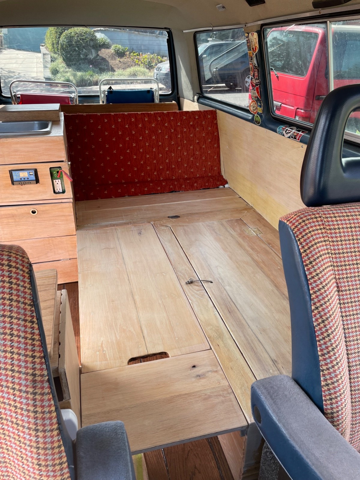 Volkswagen-Vanagon-1984-Standard-Passenger-Van-18