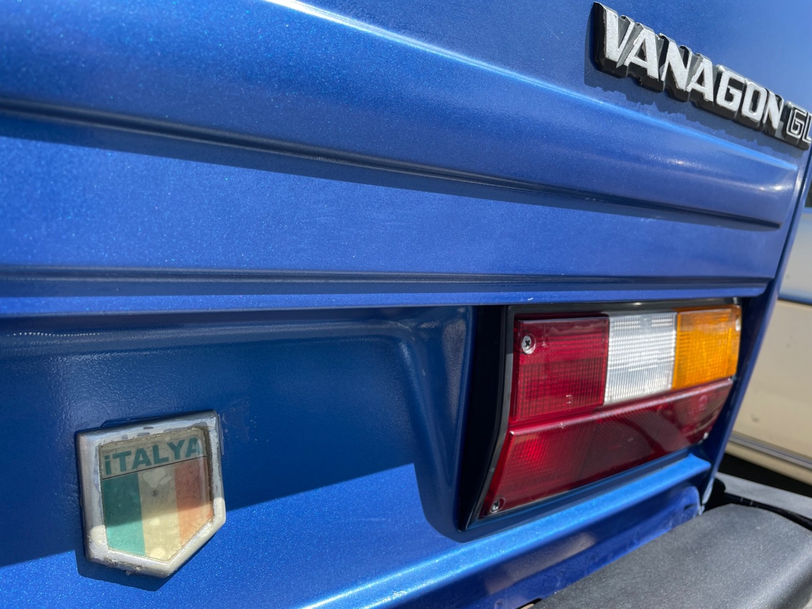 Volkswagen-Vanagon-1984-Standard-Passenger-Van-2