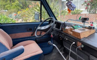 Volkswagen-Vanagon-1984-Standard-Passenger-Van-4