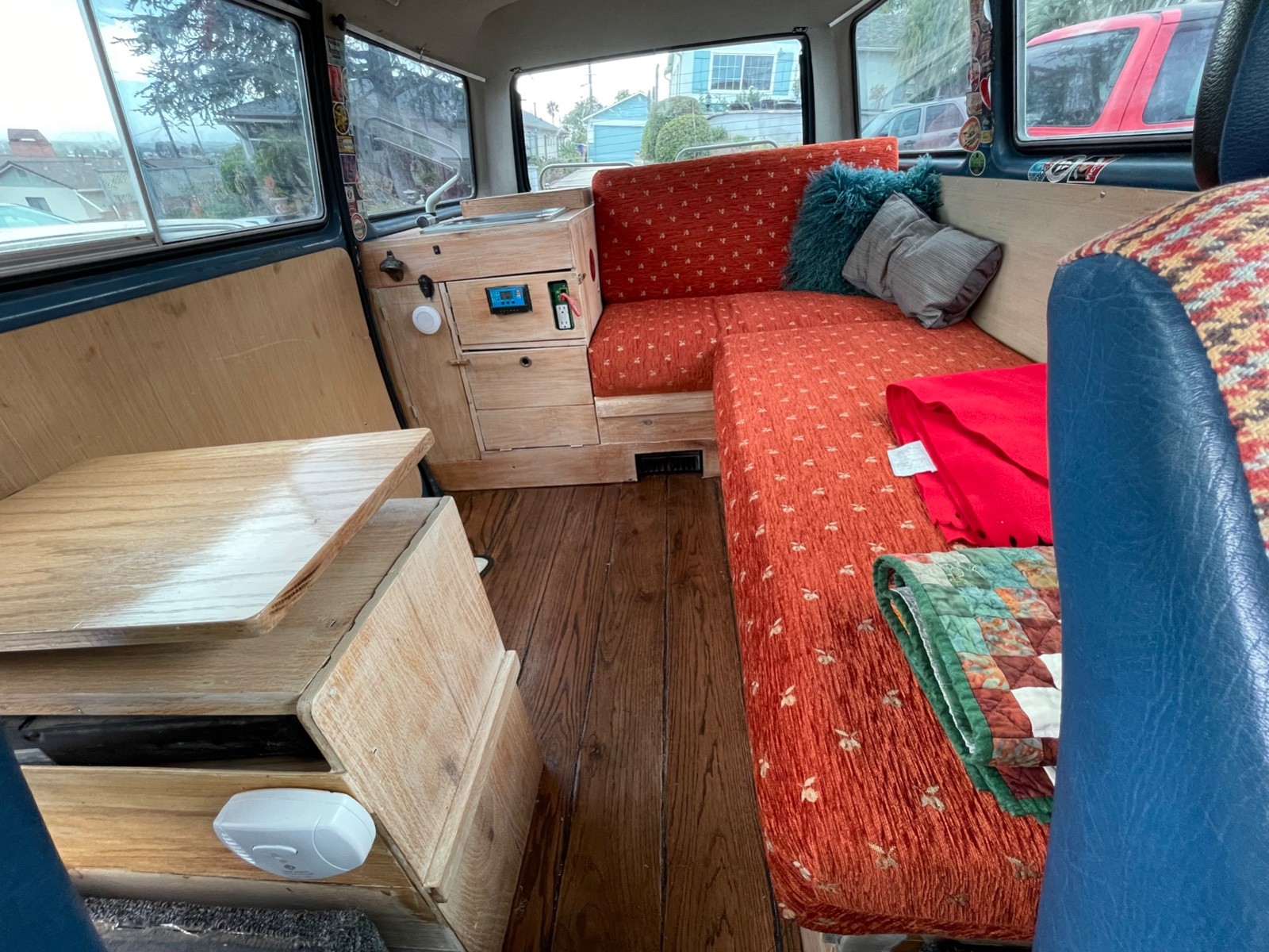 Volkswagen-Vanagon-1984-Standard-Passenger-Van-5