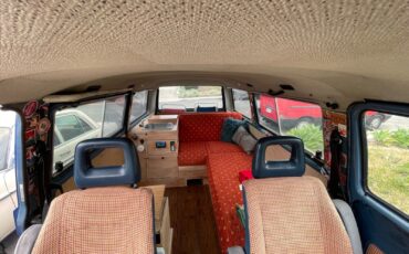 Volkswagen-Vanagon-1984-Standard-Passenger-Van-7