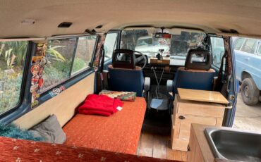 Volkswagen-Vanagon-1984-Standard-Passenger-Van-8