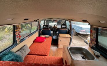 Volkswagen-Vanagon-1984-Standard-Passenger-Van-9