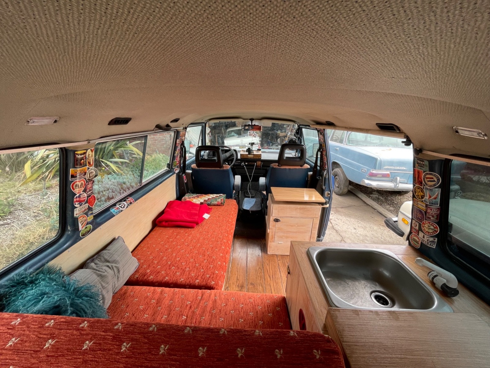 Volkswagen-Vanagon-1984-Standard-Passenger-Van-9