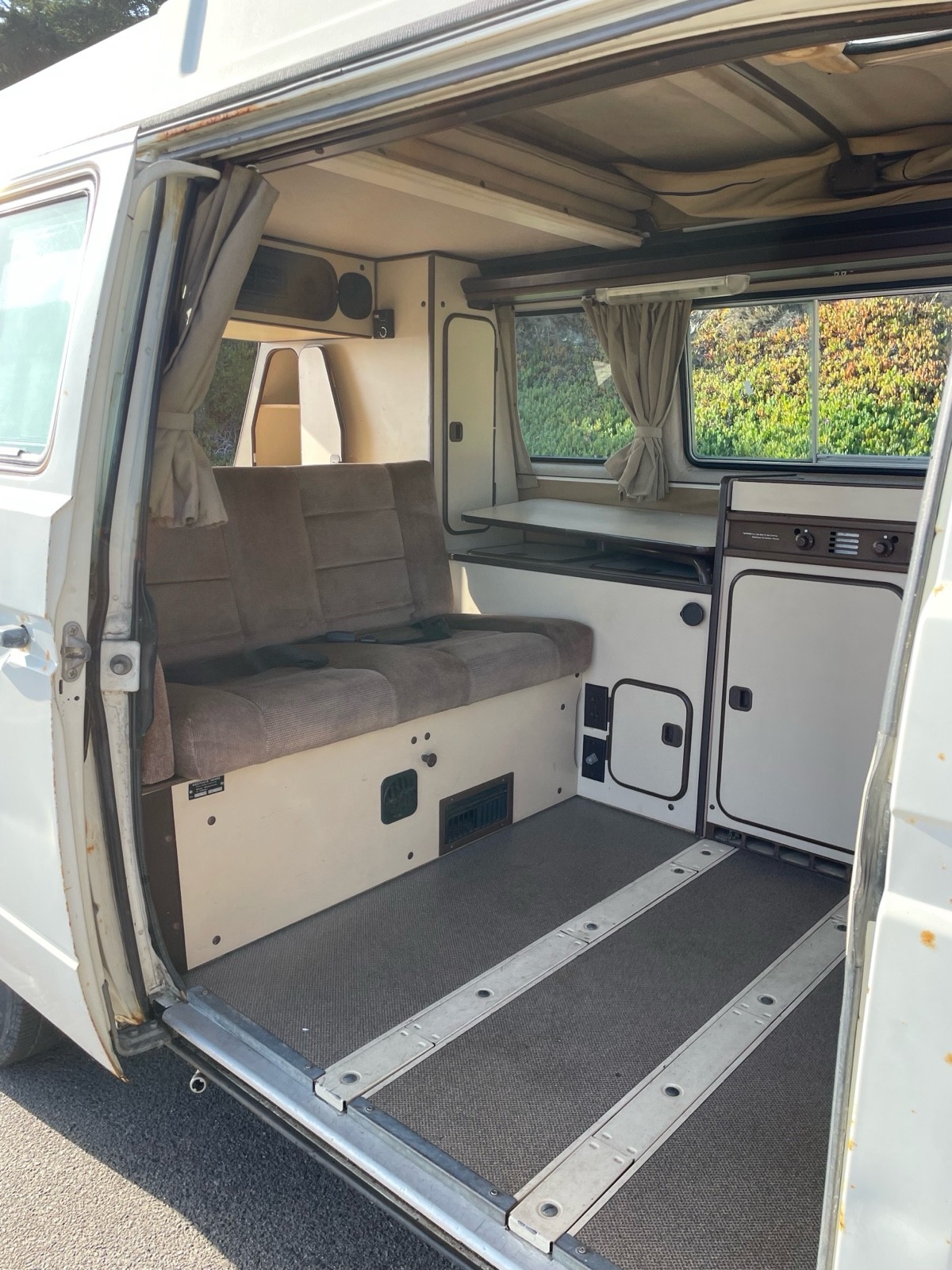 Volkswagen-Vanagon-1985-10