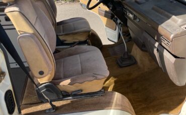 Volkswagen-Vanagon-1985-11