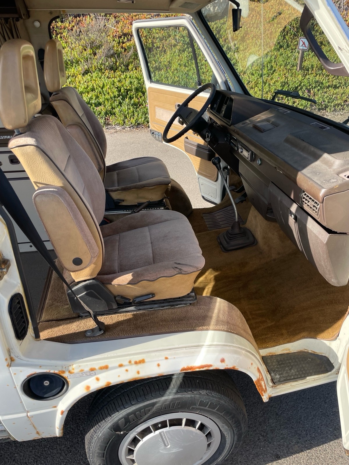 Volkswagen-Vanagon-1985-11