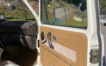 Volkswagen-Vanagon-1985-12