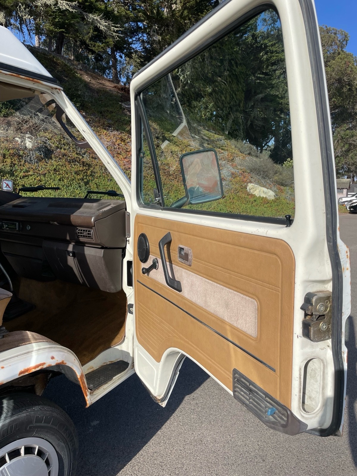 Volkswagen-Vanagon-1985-12