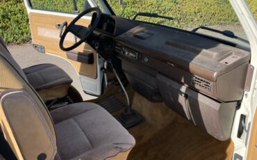 Volkswagen-Vanagon-1985-13