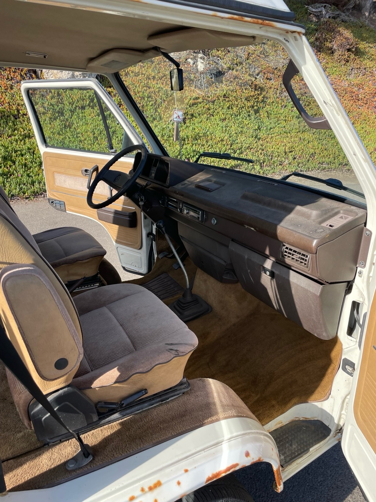 Volkswagen-Vanagon-1985-13