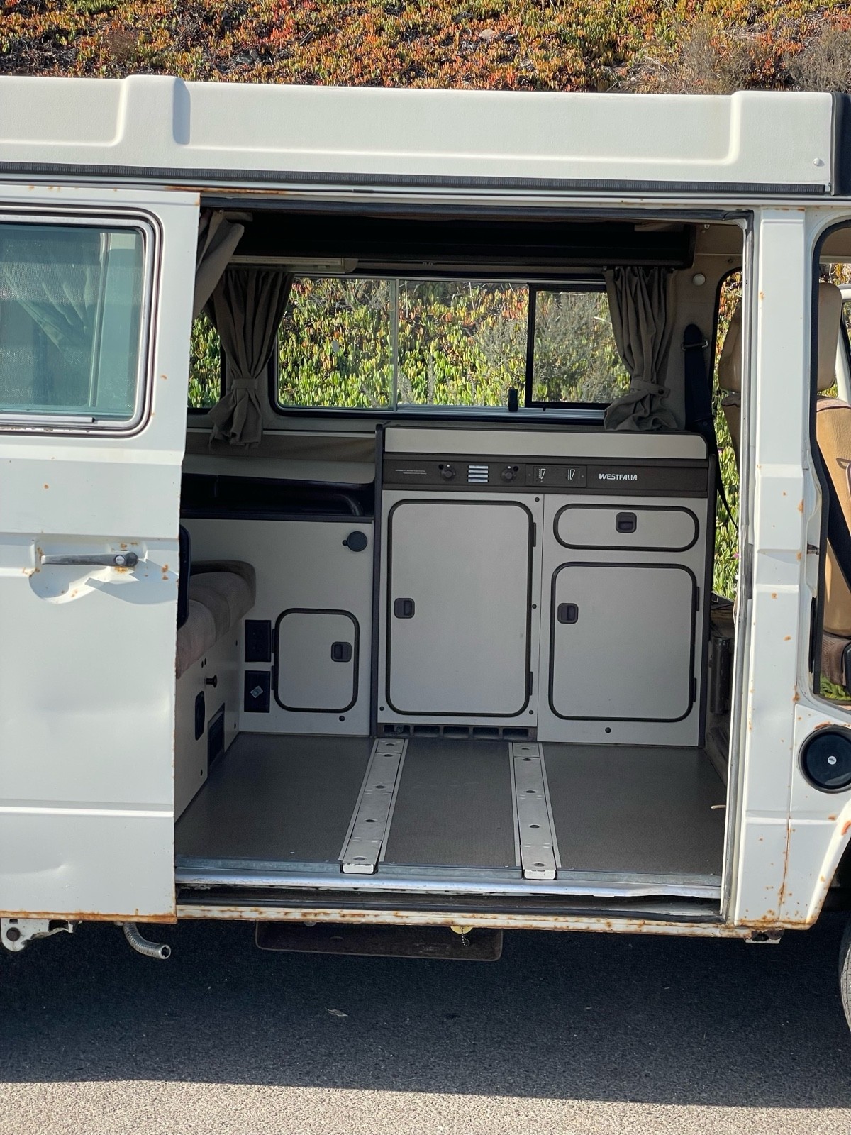 Volkswagen-Vanagon-1985-17