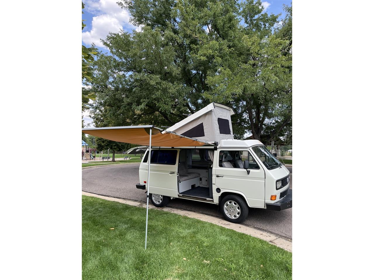 Volkswagen-Westfalia-camper-1989-White-Gray-10