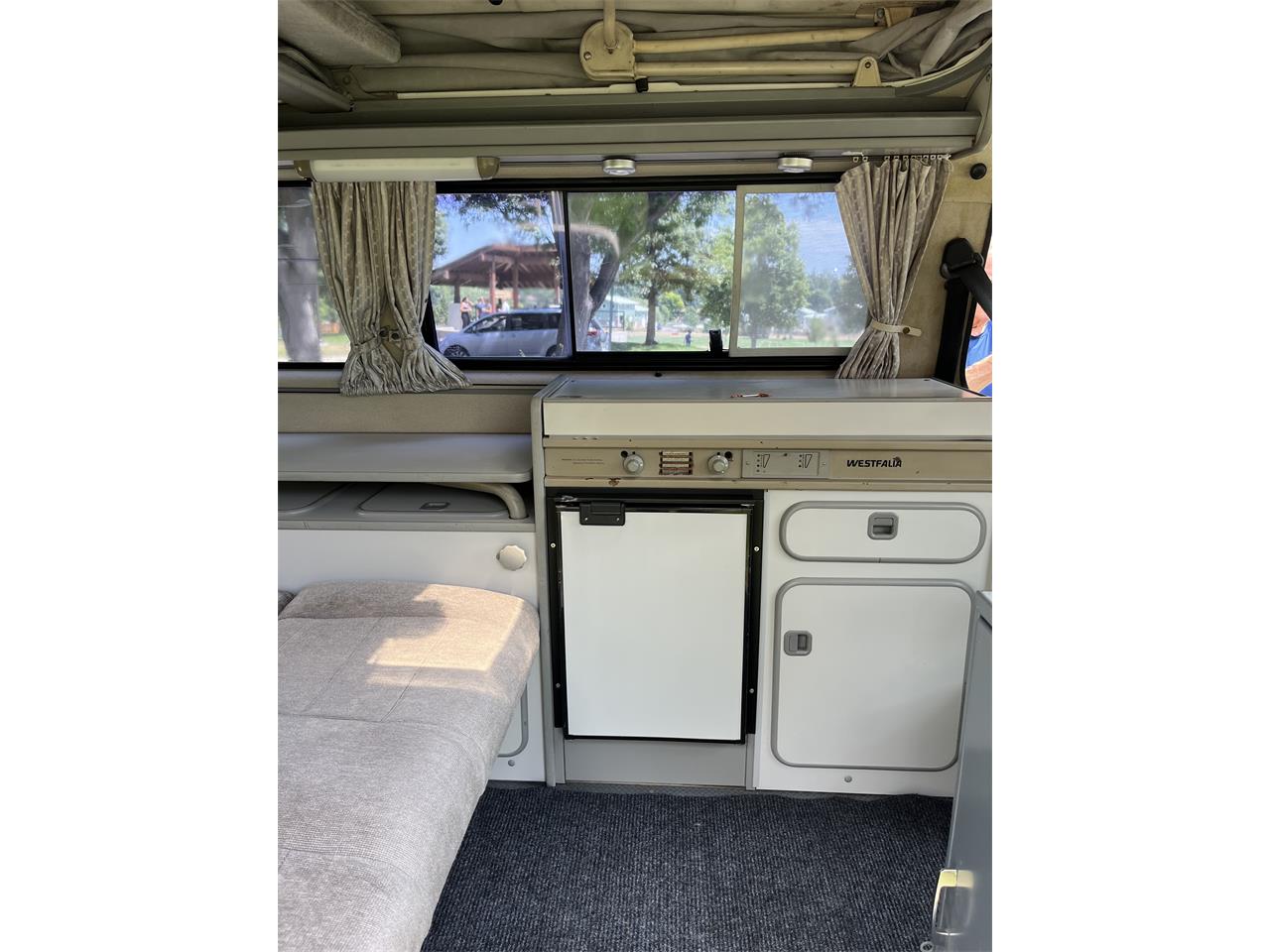 Volkswagen-Westfalia-camper-1989-White-Gray-11