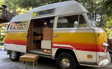 Volkswagen-adventurewagon-1971-white-1